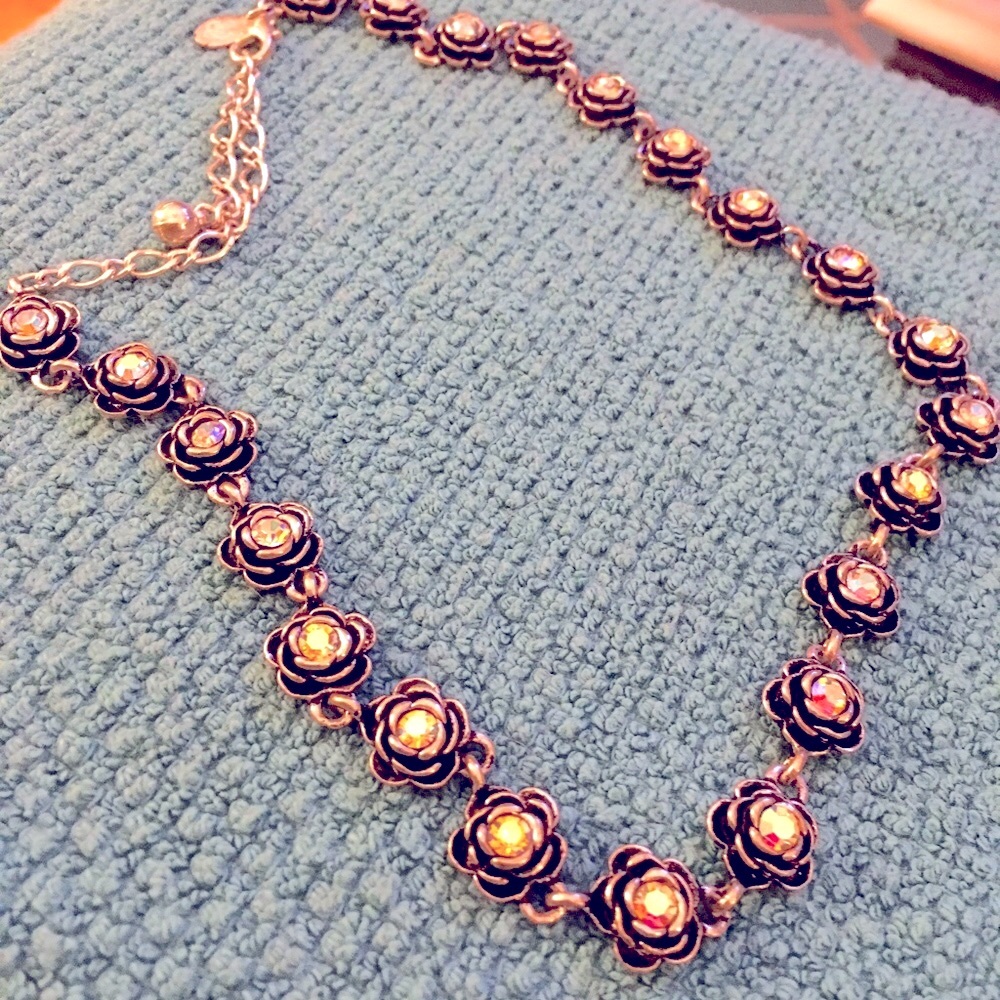 Silver necklace with flowers/crystals